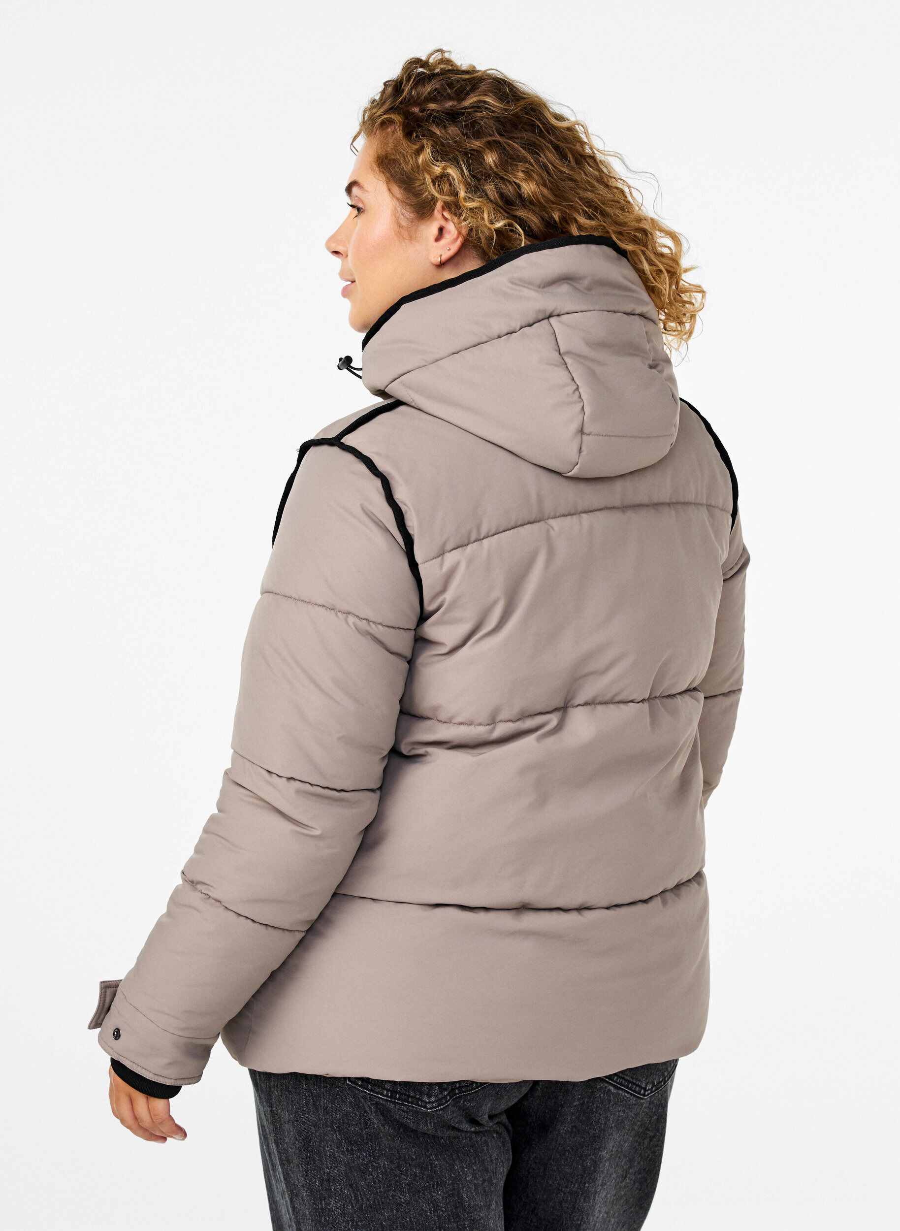 Zizzi Kort pufferjacka med kontrasterande detaljer, Beige, Model image number 2