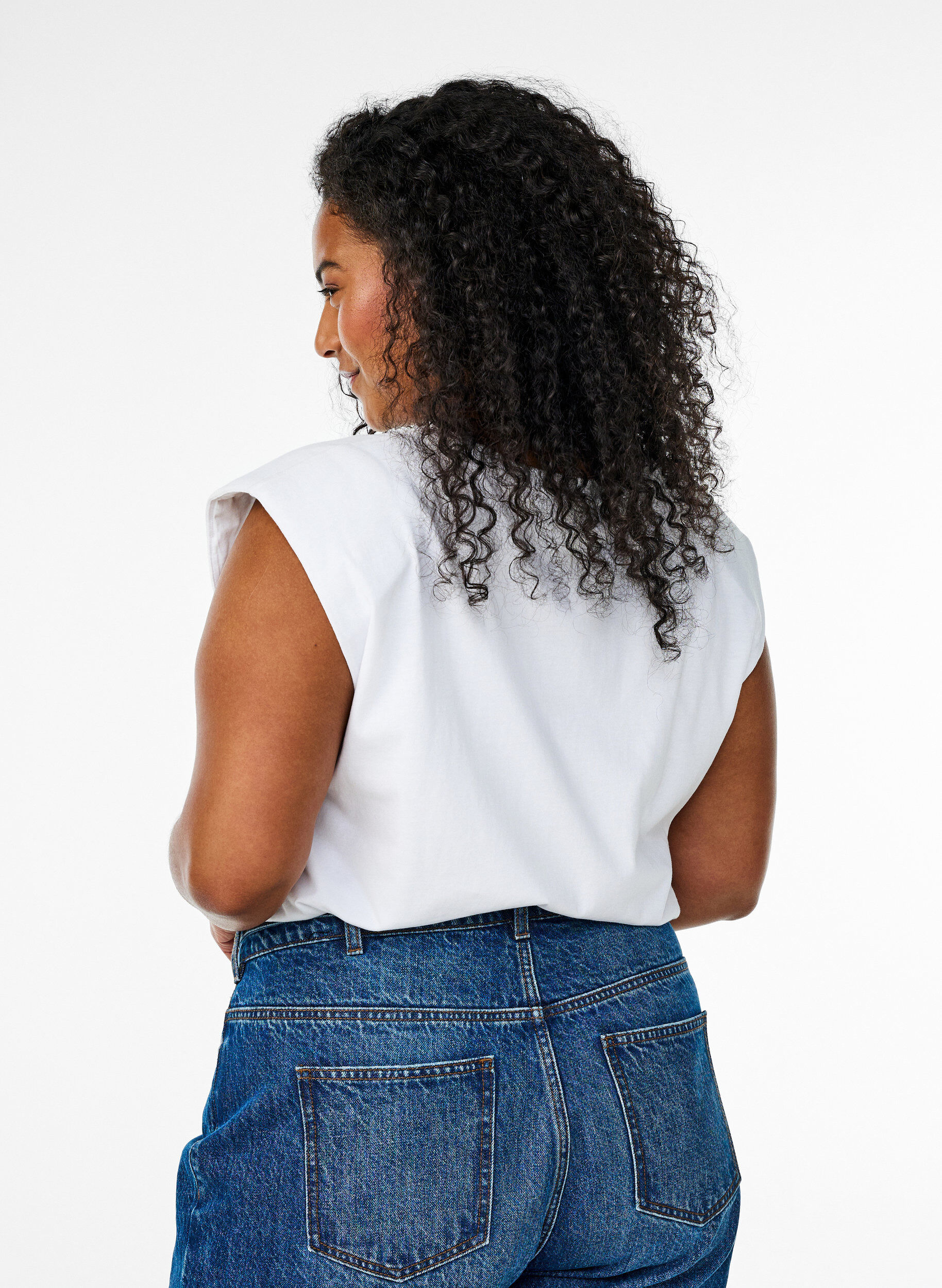 Zizzi &Auml;rml&ouml;s jerseyblus med axelvaddar, Vit, Model image number 2