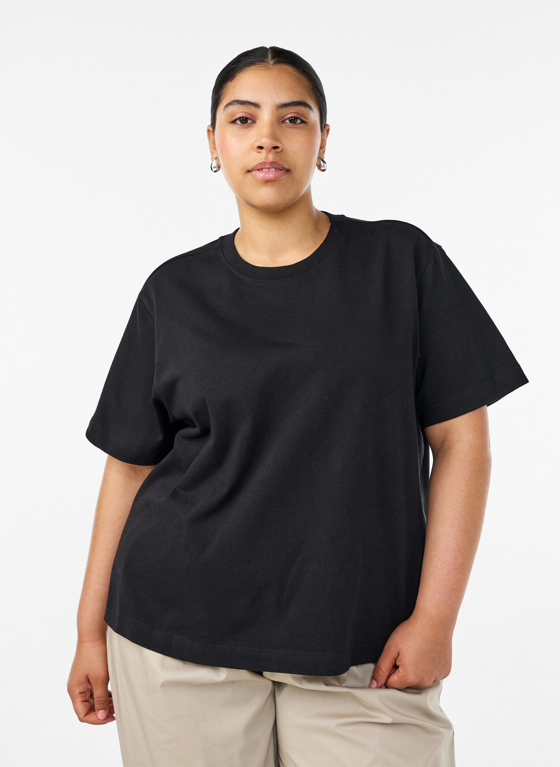 Boxig t-shirt i bomull, Svart, Model