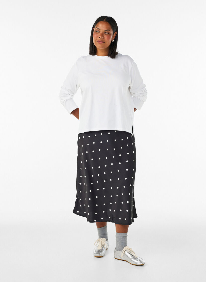 Midikjol i satin, Svart, Model image number 0