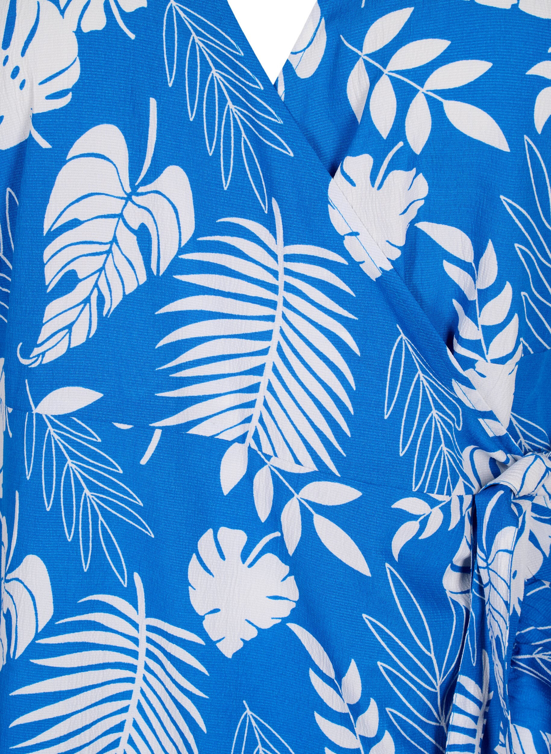 Zizzi FLASH &ndash; Kort&auml;rmad omlottkl&auml;nning, Skydiver White AOP, Packshot image number 2