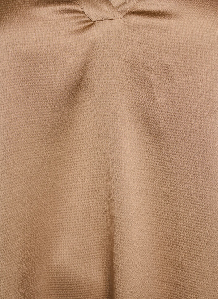 Blus i satinlook med halvl&aring;nga &auml;rmar och volangkrage, Brun, Packshot image number 2