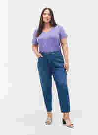 Croppade Millie mom fit jeans, Blue Denim 5, Model