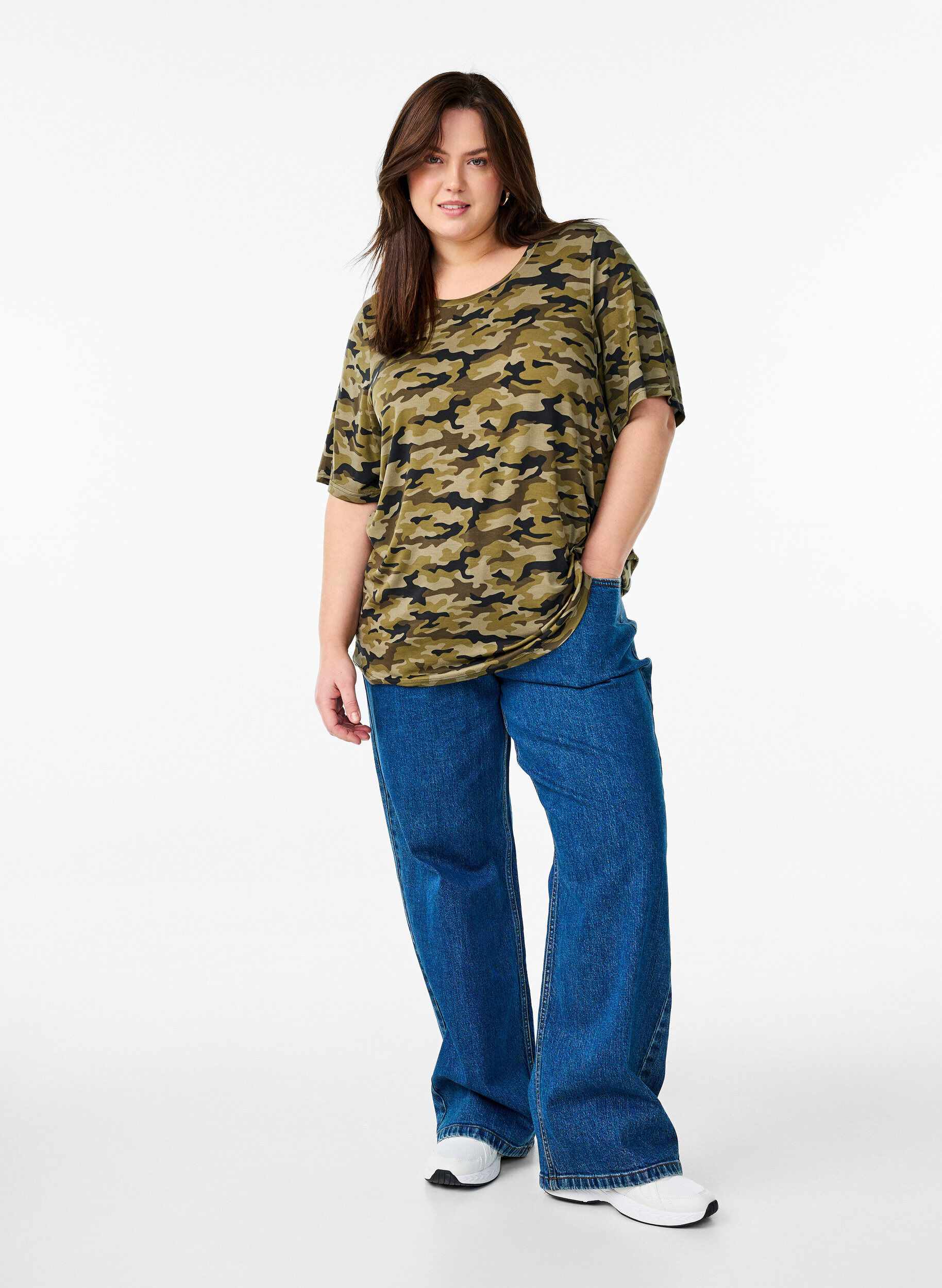 Zizzi T-shirt i TENCEL&trade; Lyocell med r&auml;nder, Gr&ouml;n, Model image number 1