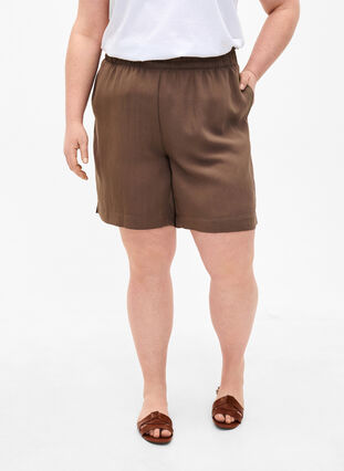 Löst sittande shorts i viskos, Chocolate Chip, Model image number 2