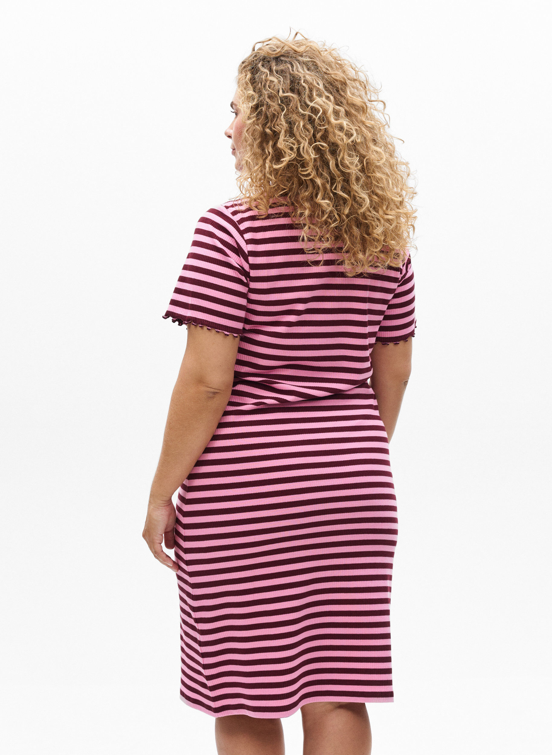 Zizzi Kn&auml;l&aring;ng t-shirtkl&auml;nning i ribbad jersey, M&ouml;rk Bordeaux, Model image number 2