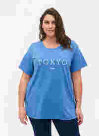 T-shirt från FLASH med tryck, Ultramarine, Model