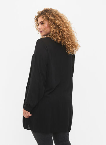 Lång viskosskjorta med långa ärmar, Black, Model image number 1