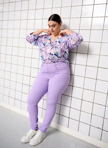 Högmidjade Amy jeans med super slim passform, Lavender, Image image number 0