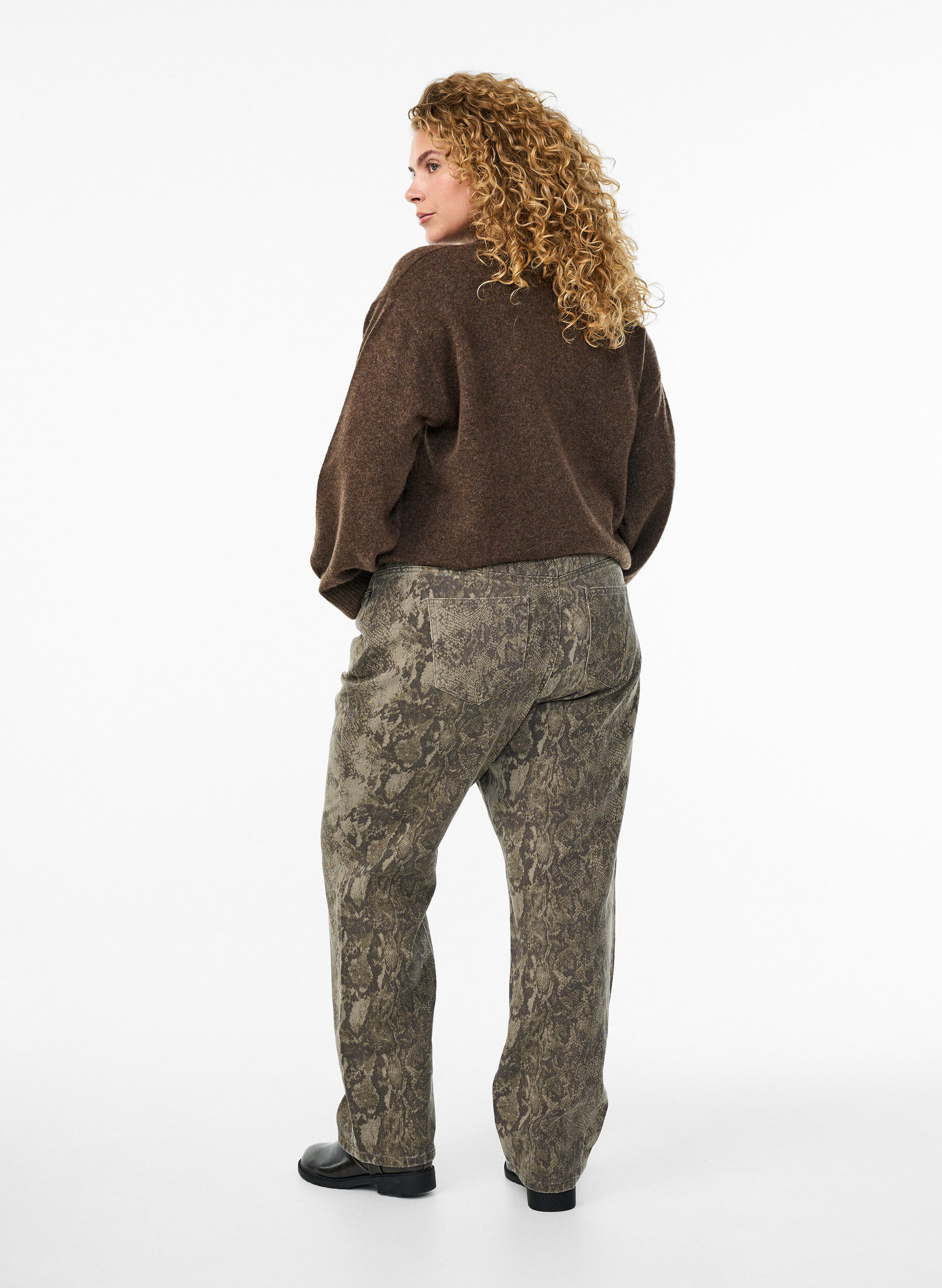 Zizzi Gemma-jeans med h&ouml;g midja och ormm&ouml;nster, Brun, Model image number 1