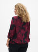 Blus i viskos med blomm&ouml;nster och smock, M&ouml;rk Bordeaux, Model image number 2