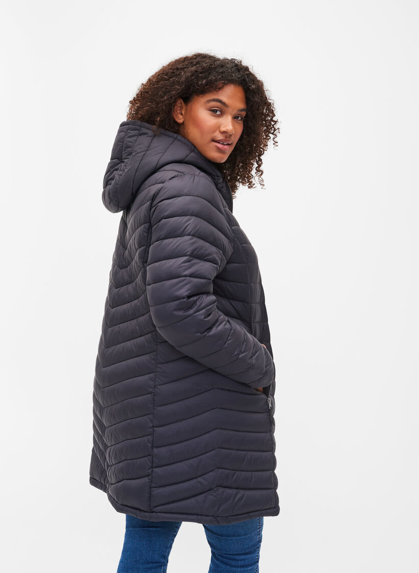 L&auml;ttviktsjacka med fickor och avtagbar huva, Svart, Model image number 2