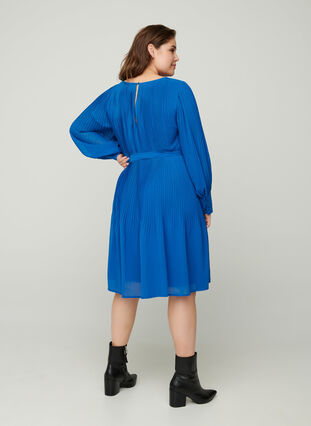 Långärmad plisse klänning med knytband, Classic Blue , Model image number 1