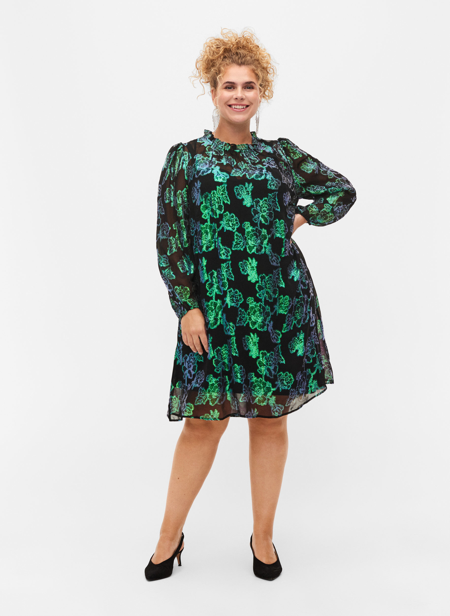 Zizzi Blommig kl&auml;nning i viskos med lurex, Black w. Green Lurex, Model image number 2
