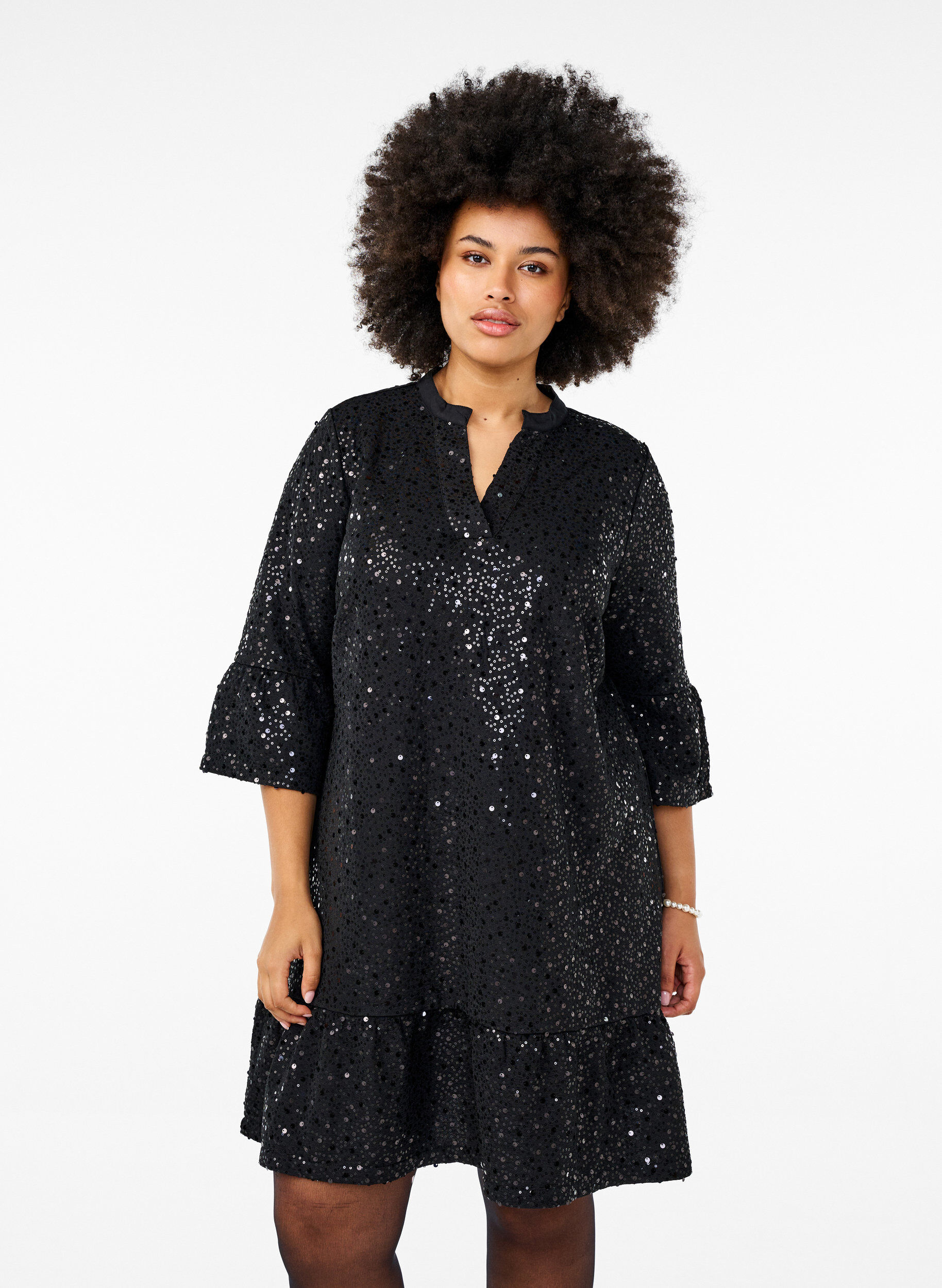 Zizzi Paljettkl&auml;nning med V-ringning och trekvarts&auml;rmar, Black w. Bl. Sequins, Model image number 0