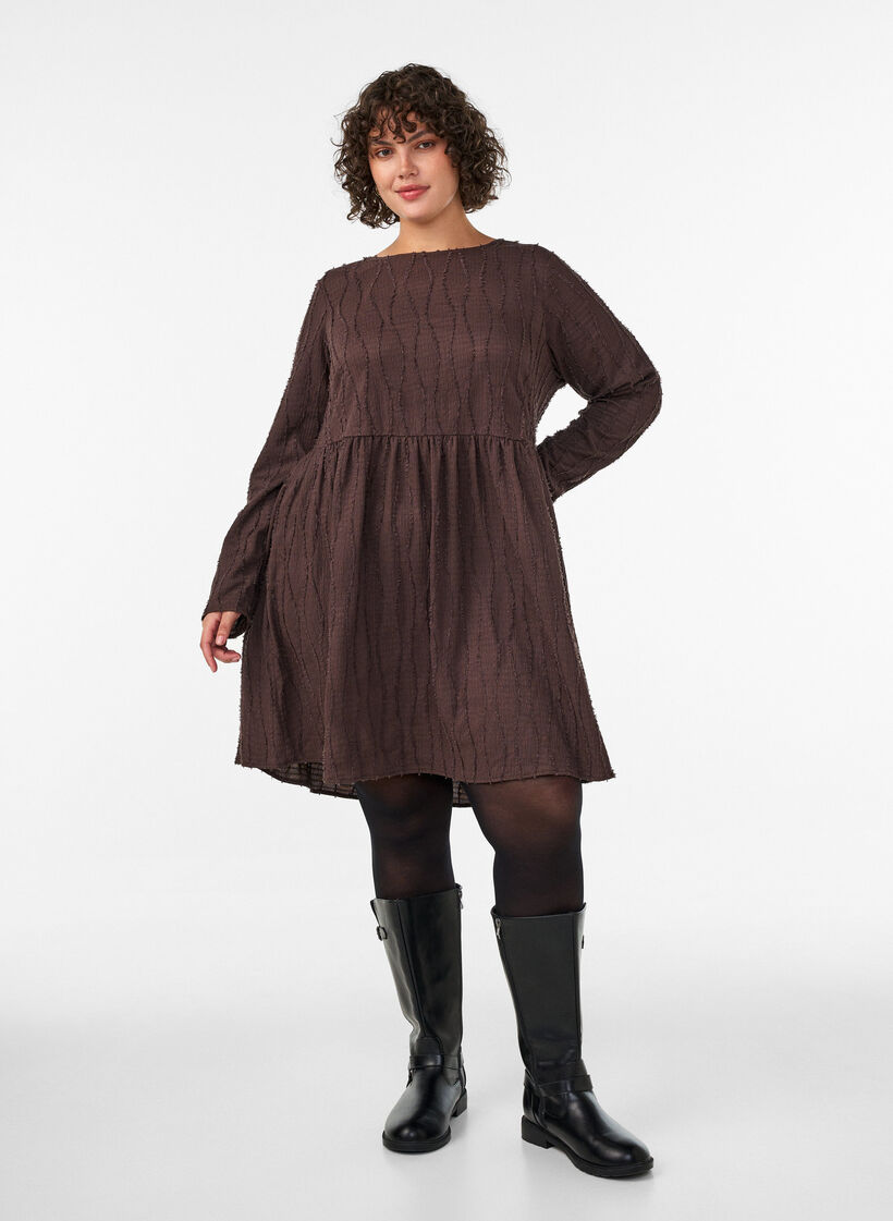 Kort kl&auml;nning i jersey med v&aring;gigt strukturm&ouml;nster, Brun, Model image number 1