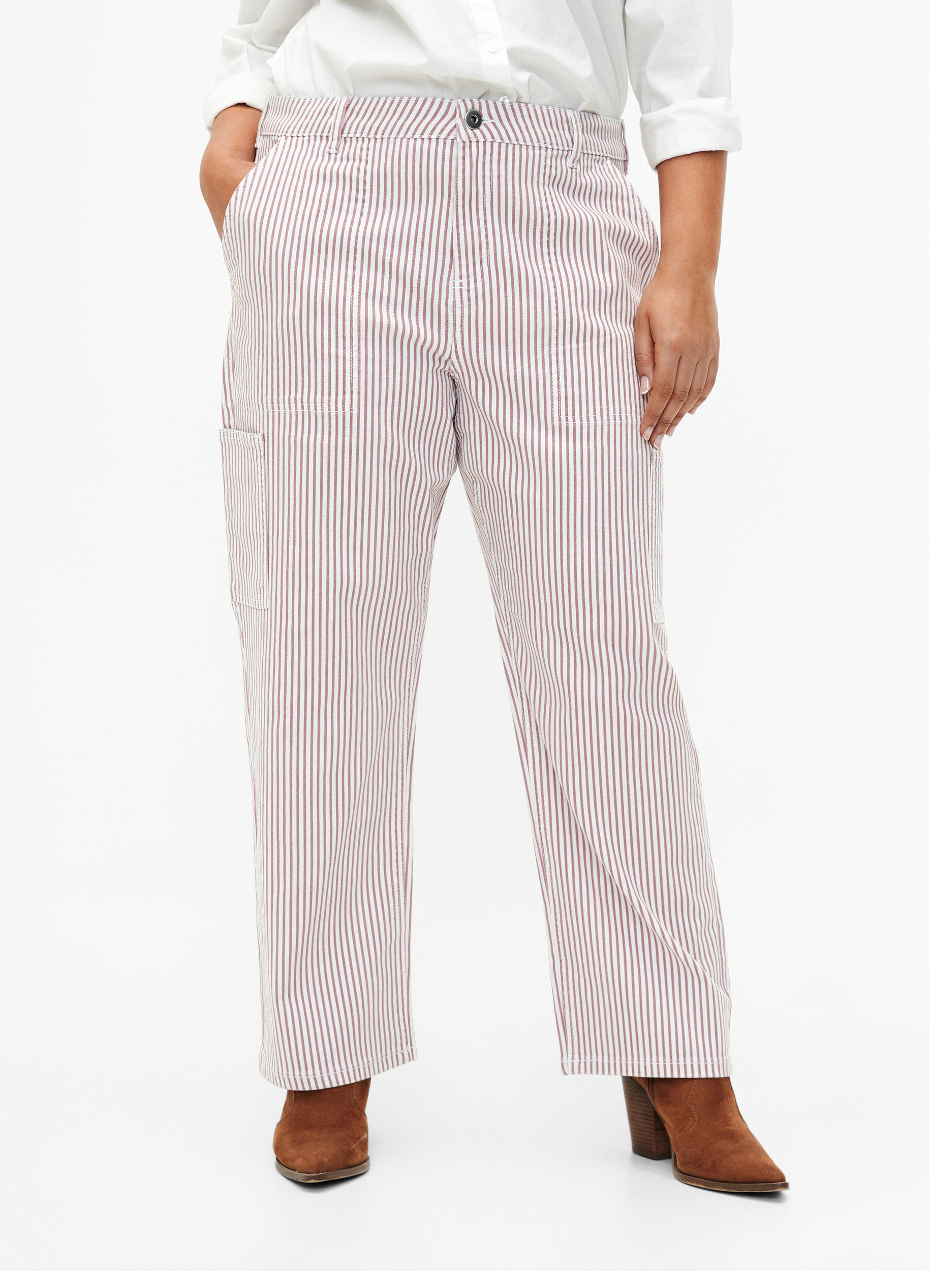 Zizzi Randiga cargojeans med rak passform, Rose White Stripe, Model image number 2