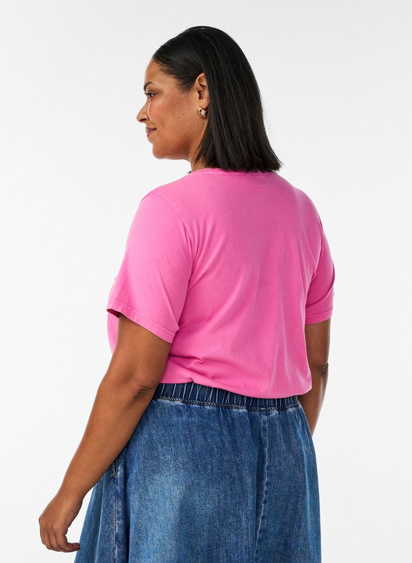 T-shirt i ekologisk bomull med varsity-tryck och v-ringning, Rosa, Model image number 2
