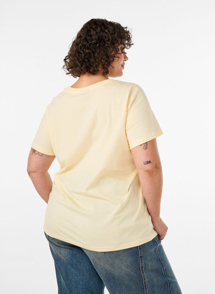 T-shirt i ekologisk bomull med velourtext, Gul, Model image number 2