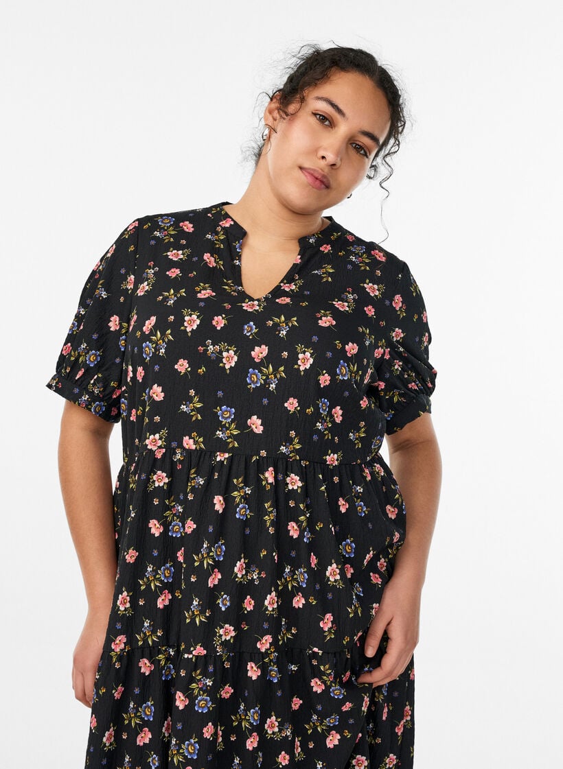 Ankell&aring;ng kl&auml;nning med korta &auml;rmar och volanger i etapper, Svart, Model image number 2