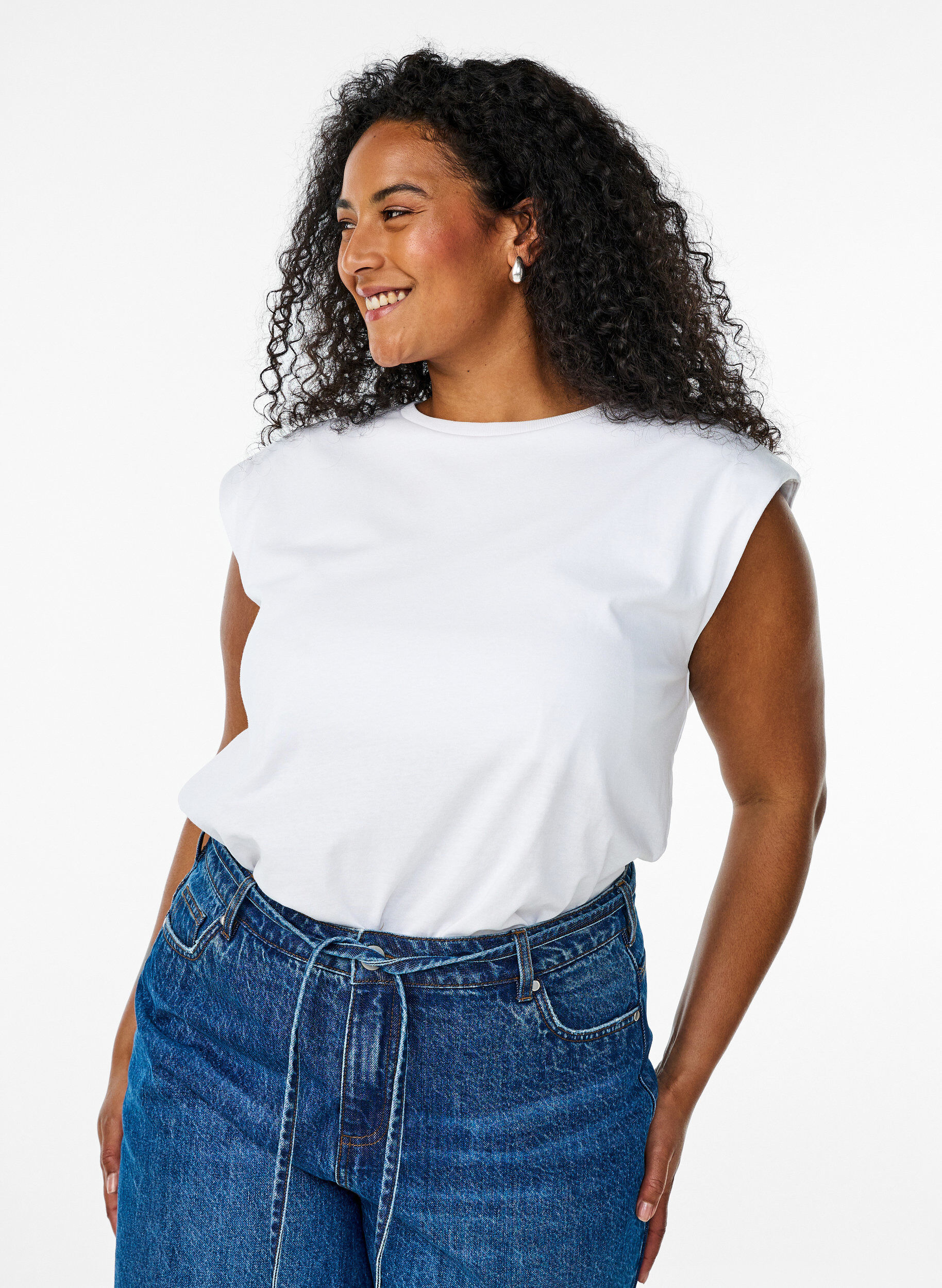 Zizzi &Auml;rml&ouml;s jerseyblus med axelvaddar, Vit, Model image number 0