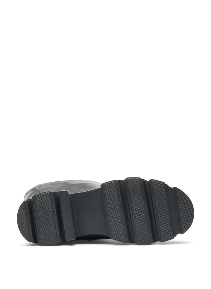 H&ouml;g st&ouml;vel i l&auml;derimitation med kraftig sula, Svart, Packshot image number 4