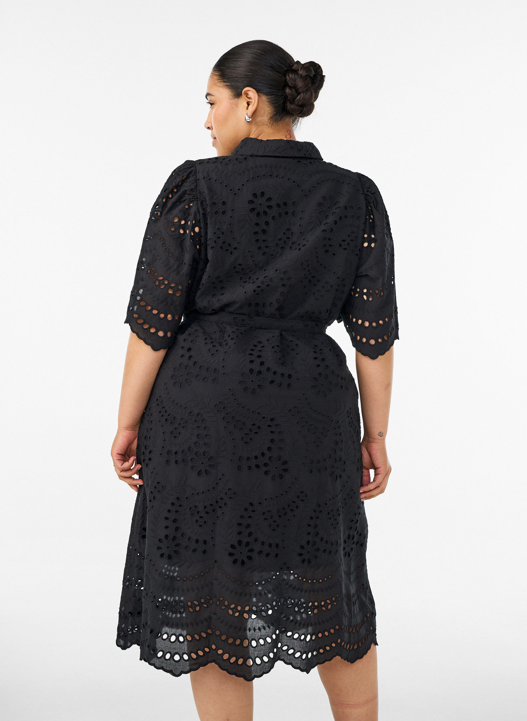 ZizziSkjortkl&auml;nning i broderie anglaise med knytb&auml;lte, Svart, Model image number 2
