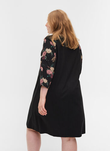 Pyjamasklänning i ekologisk bomull med mönster, Black AOP Flower, Model image number 1