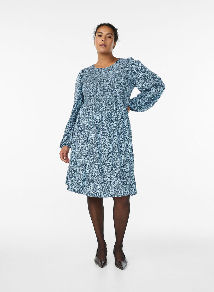Kl&auml;nning med smock upptill och sm&aring;blommigt m&ouml;nster, Bl&aring;, Model image number 1