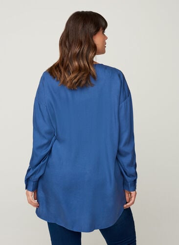 Skjorta i lyocell med v-ringning, Blue denim, Model image number 1