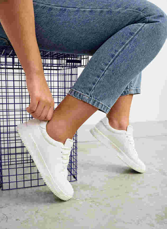 Sneakers i läder med bred passform, White, Image