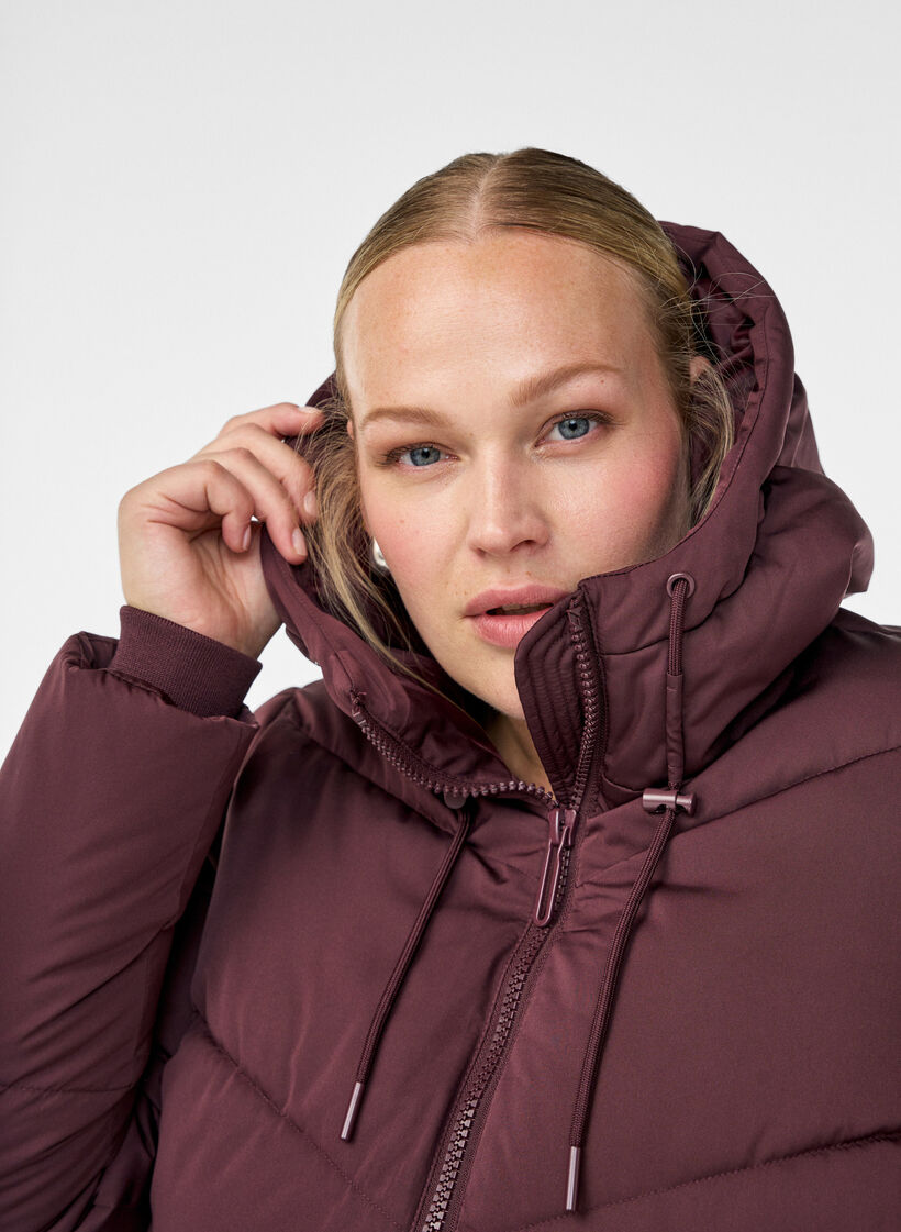 L&aring;ng pufferjacka med huva och fickor, M&ouml;rk Bordeaux, Model image number 2