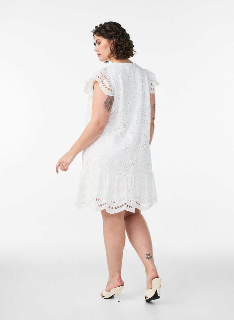 Kl&auml;nning i broderie anglaise med volang&auml;rmar, Vit, Model image number 2