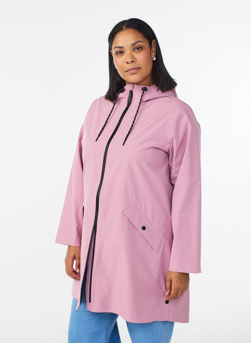 Regnjacka med fickor och huva, Rosa, Model