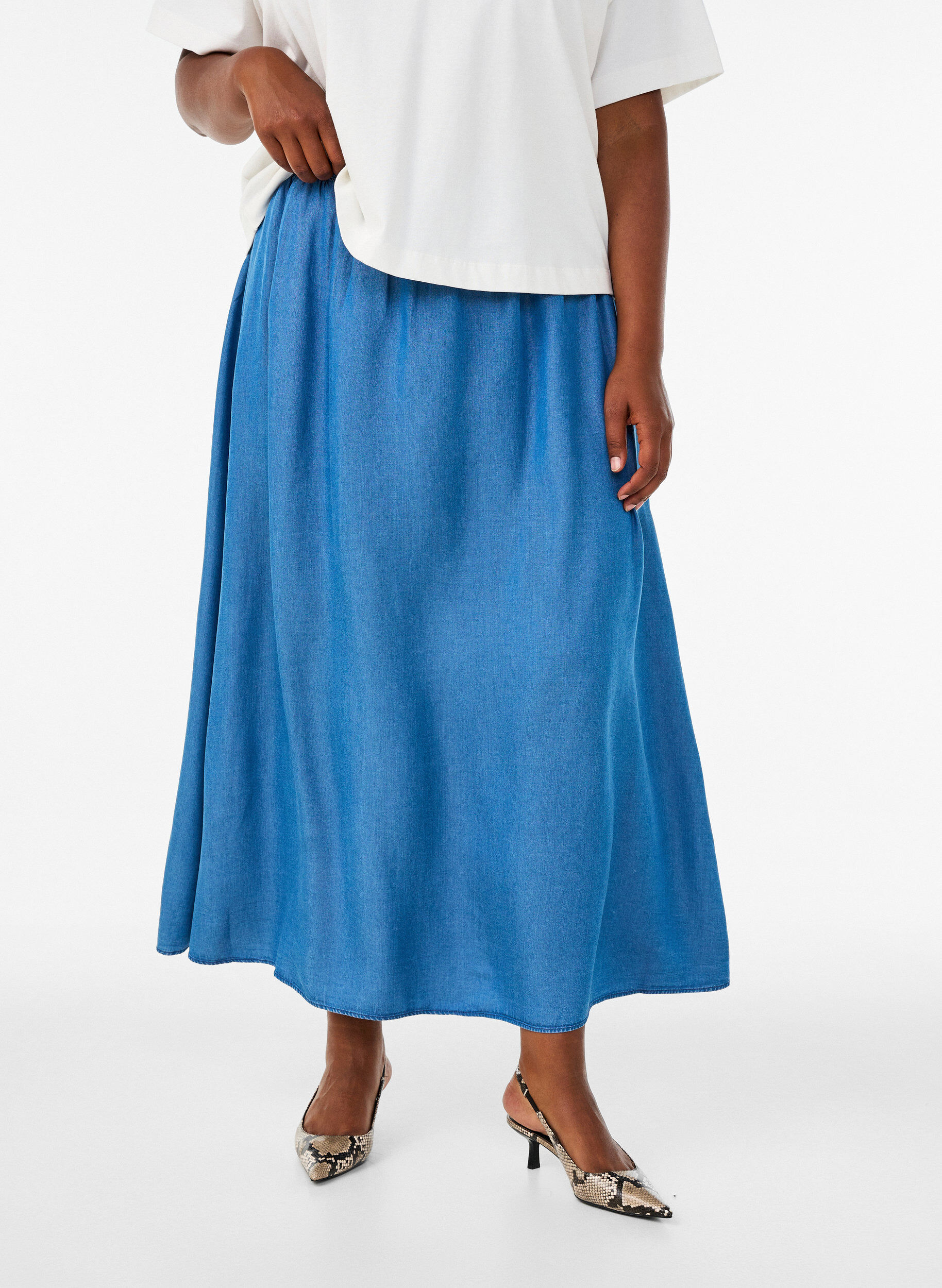 ZizziMaxikjol i TENCEL&trade; lyocell med denimlook, Bl&aring;, Model image number 2