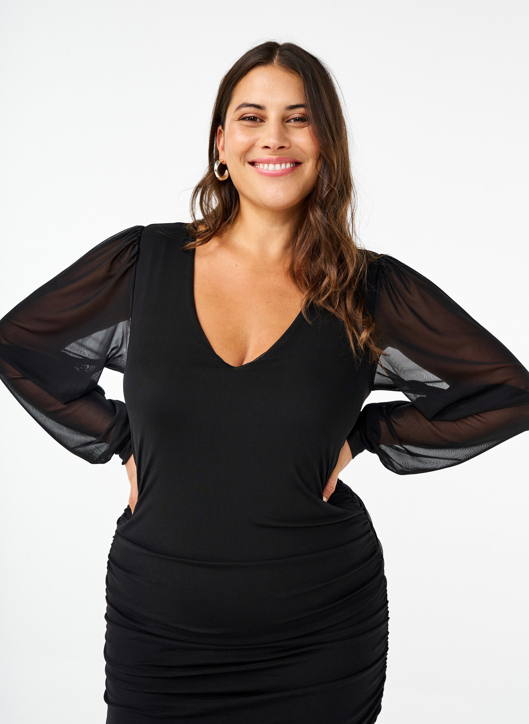 Zizzi Midikl&auml;nning i mesh med draperingar, Black, Model image number 2