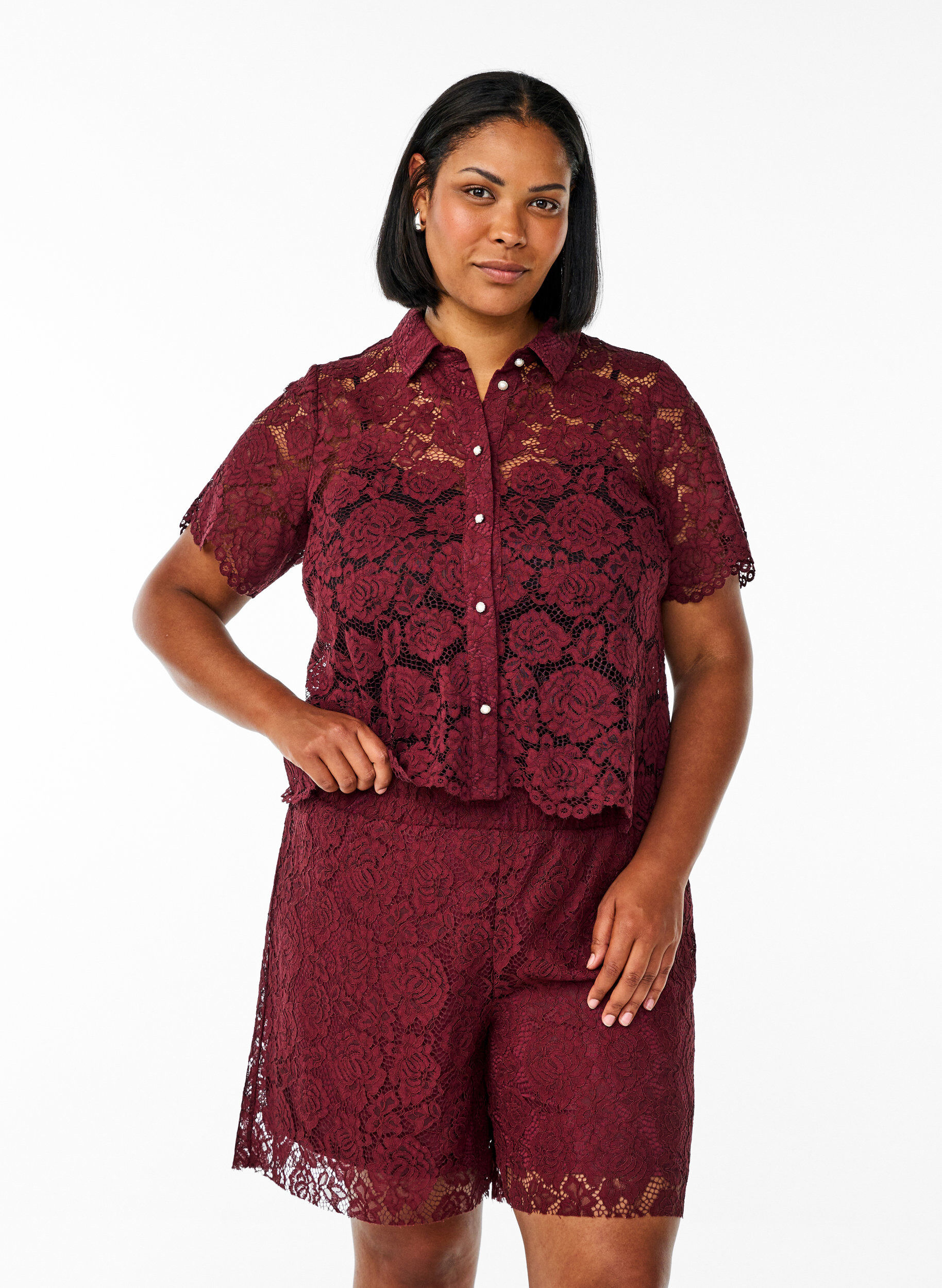 L&ouml;sa spetsshorts, M&ouml;rk Bordeaux, Model