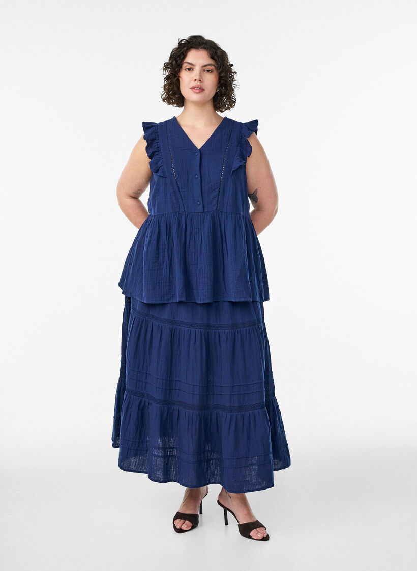 &Auml;rml&ouml;s blus i bomullsmuslin med volanger, Bl&aring;, Model image number 1