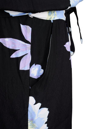 Ärmlös jumpsuit i viskos, Black Big Flower AOP, Packshot image number 4