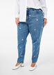 Mille Mom Fit-jeans med broderier, Blå, Model image number 3