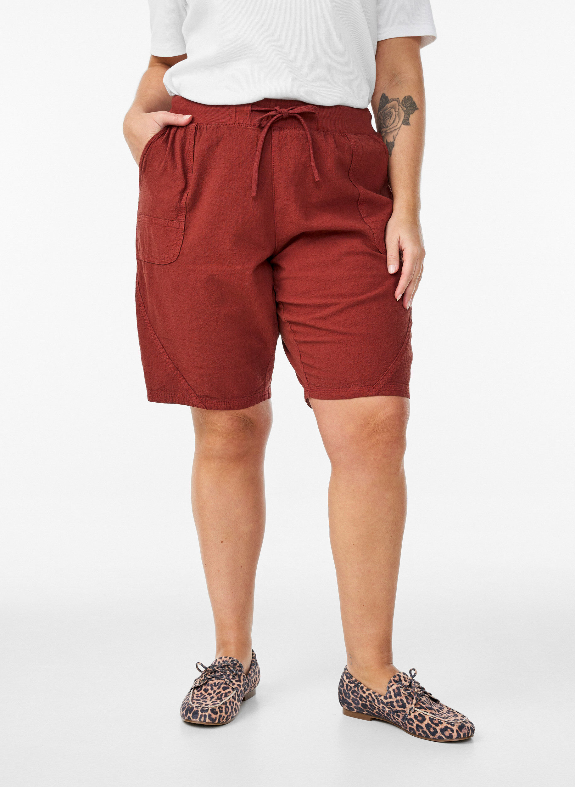 ZizziL&ouml;sa shorts i bomull med fickor, R&ouml;d, Model image number 3