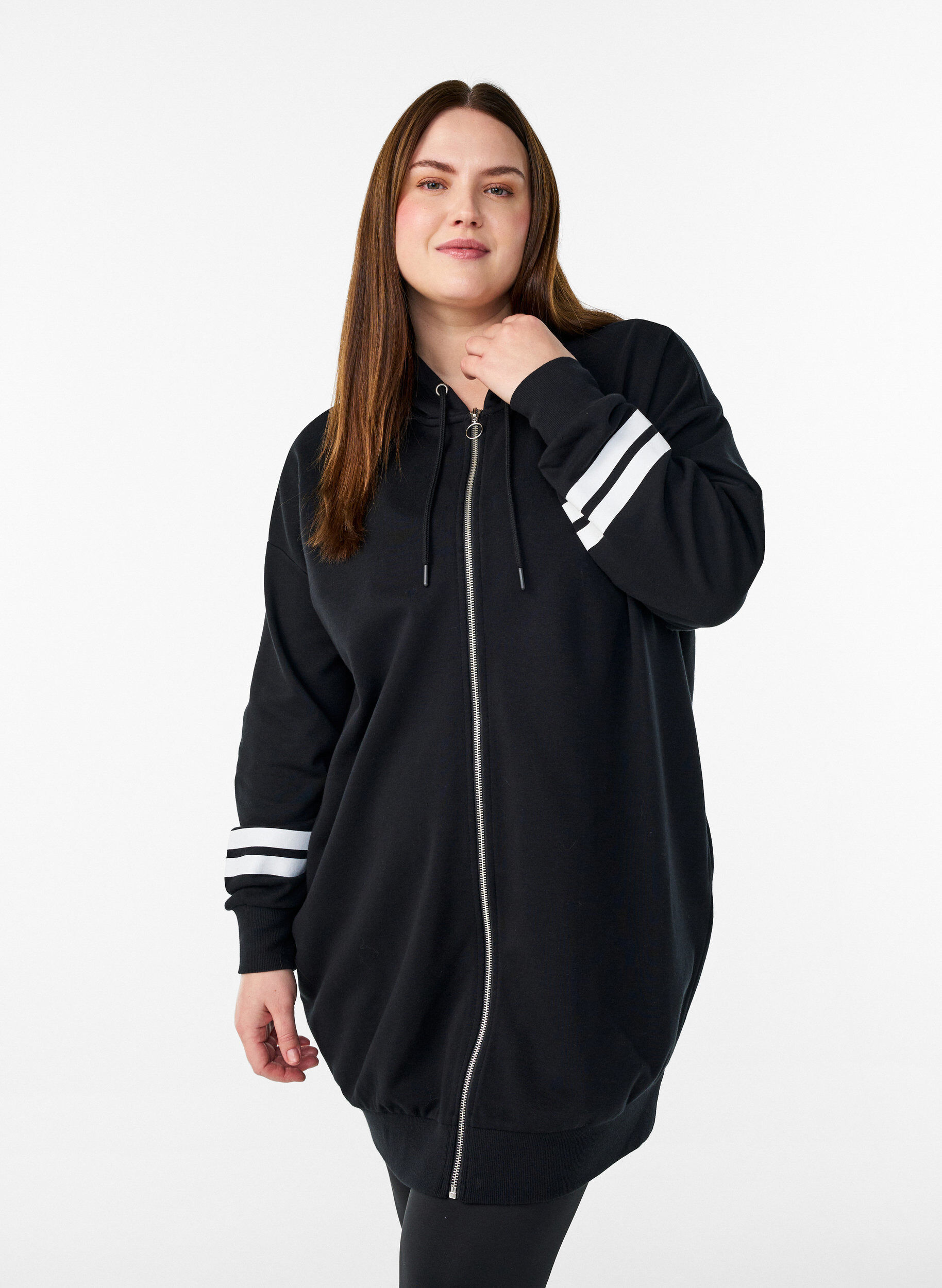 Zizzi L&aring;ng sweatkofta med tryckta detaljer, Svart, Model image number 0