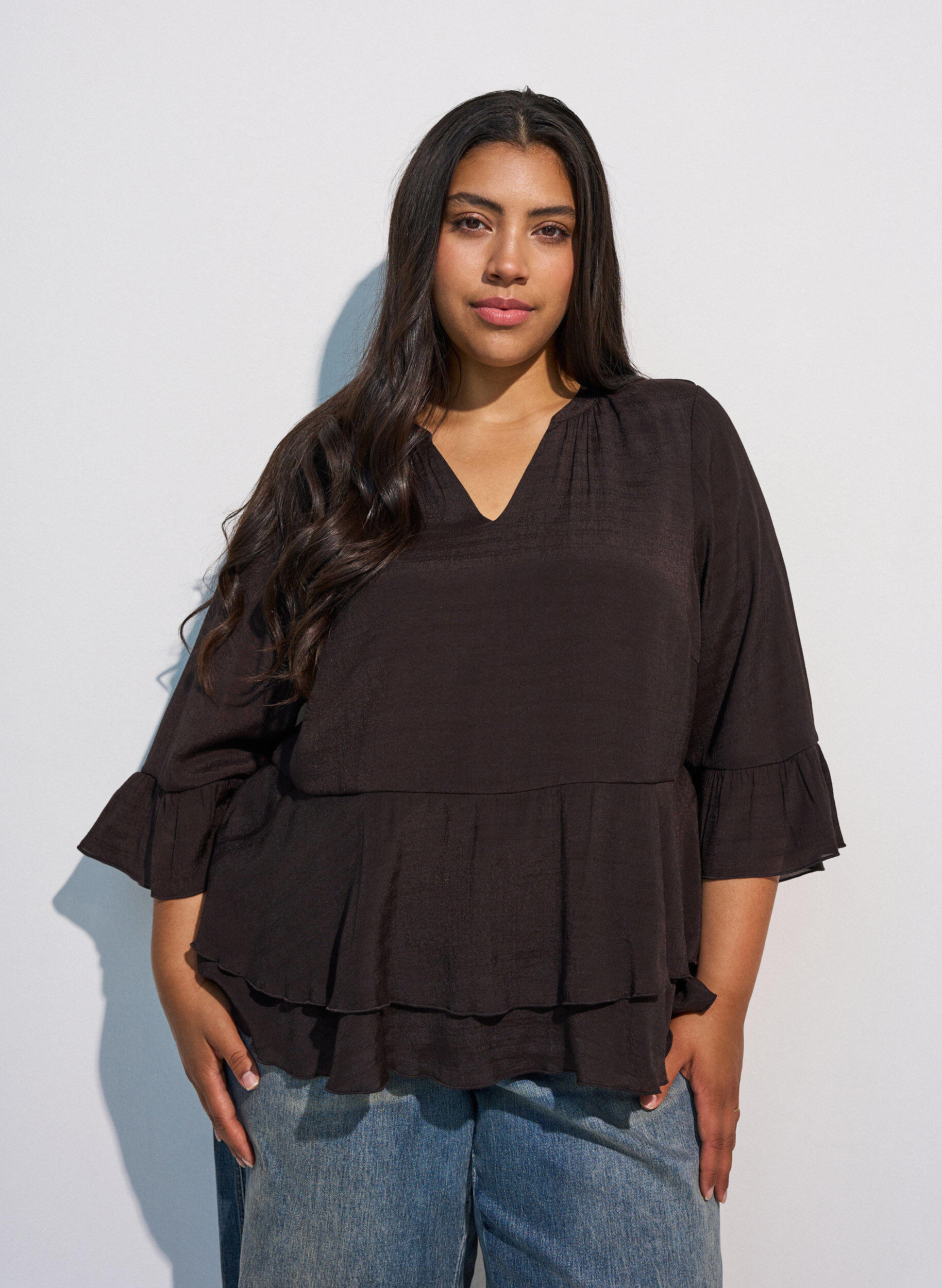 Blus med 3/4-&auml;rmar och volangdetaljer, Brun, Model