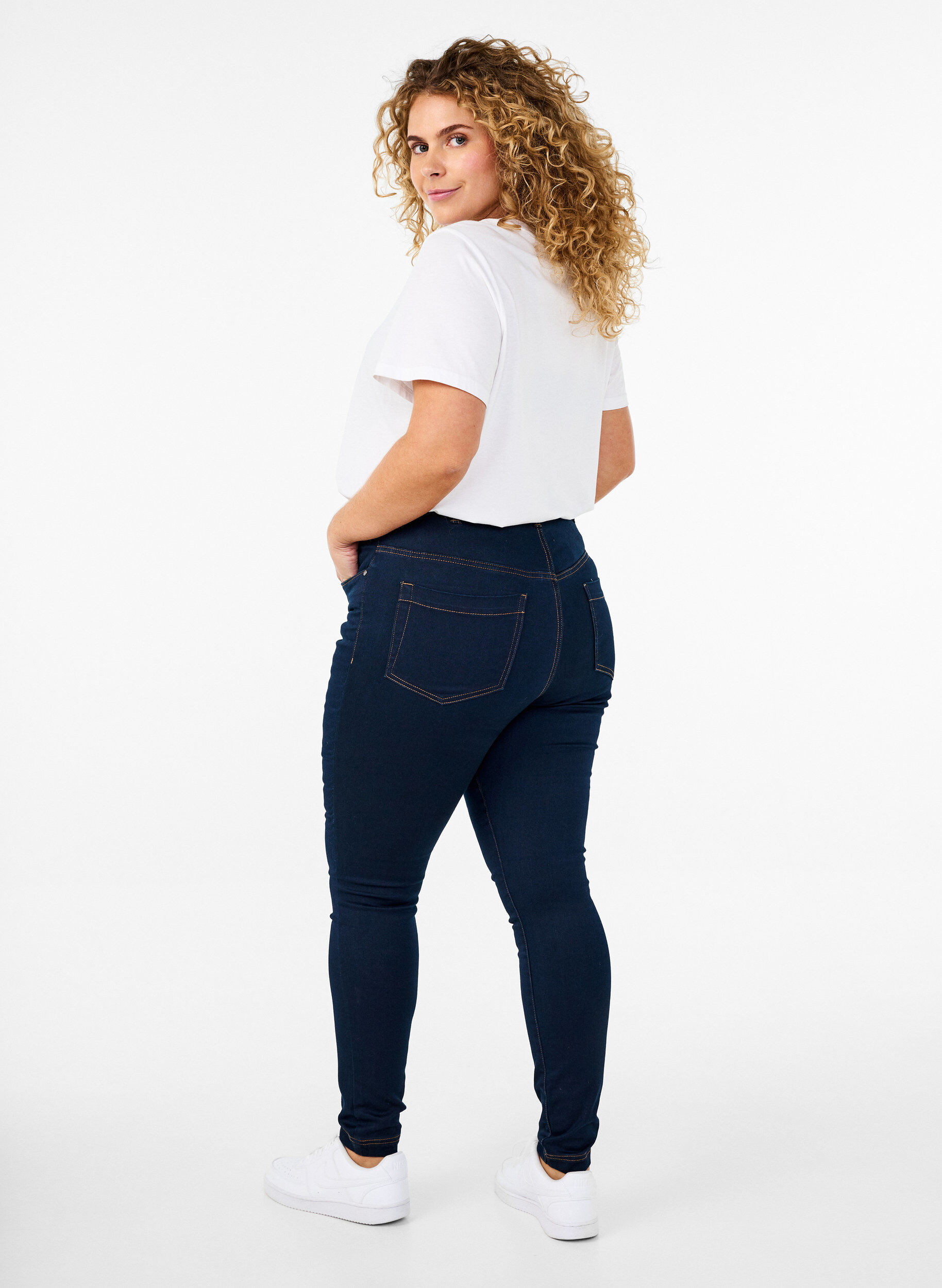 ZizziSuper slim Amy jeans med h&ouml;g midja, Unwashed, Model image number 1