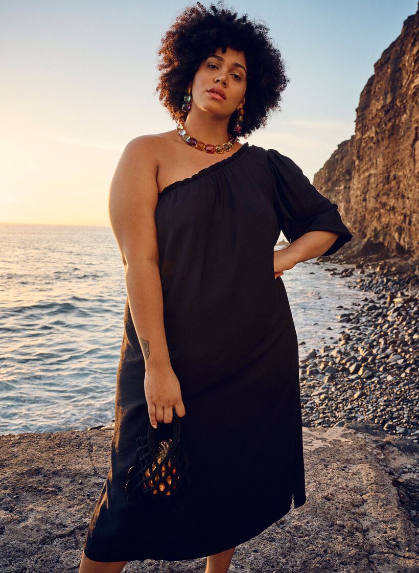 One shoulder-klänning i viskos, Svart, Image image number 0