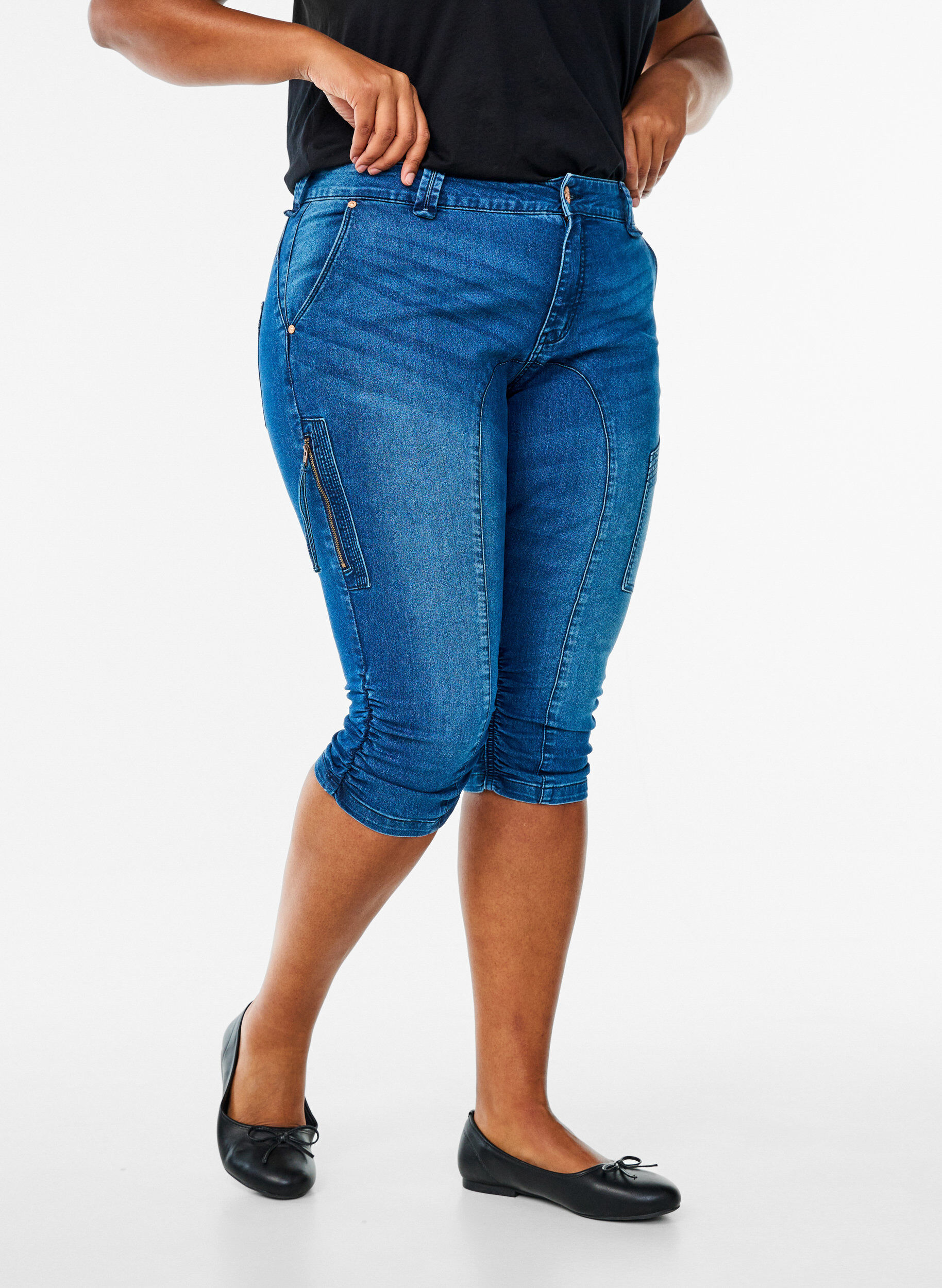 ZizziCaprijeans med smal passform och fickor, Bl&aring;, Model image number 2