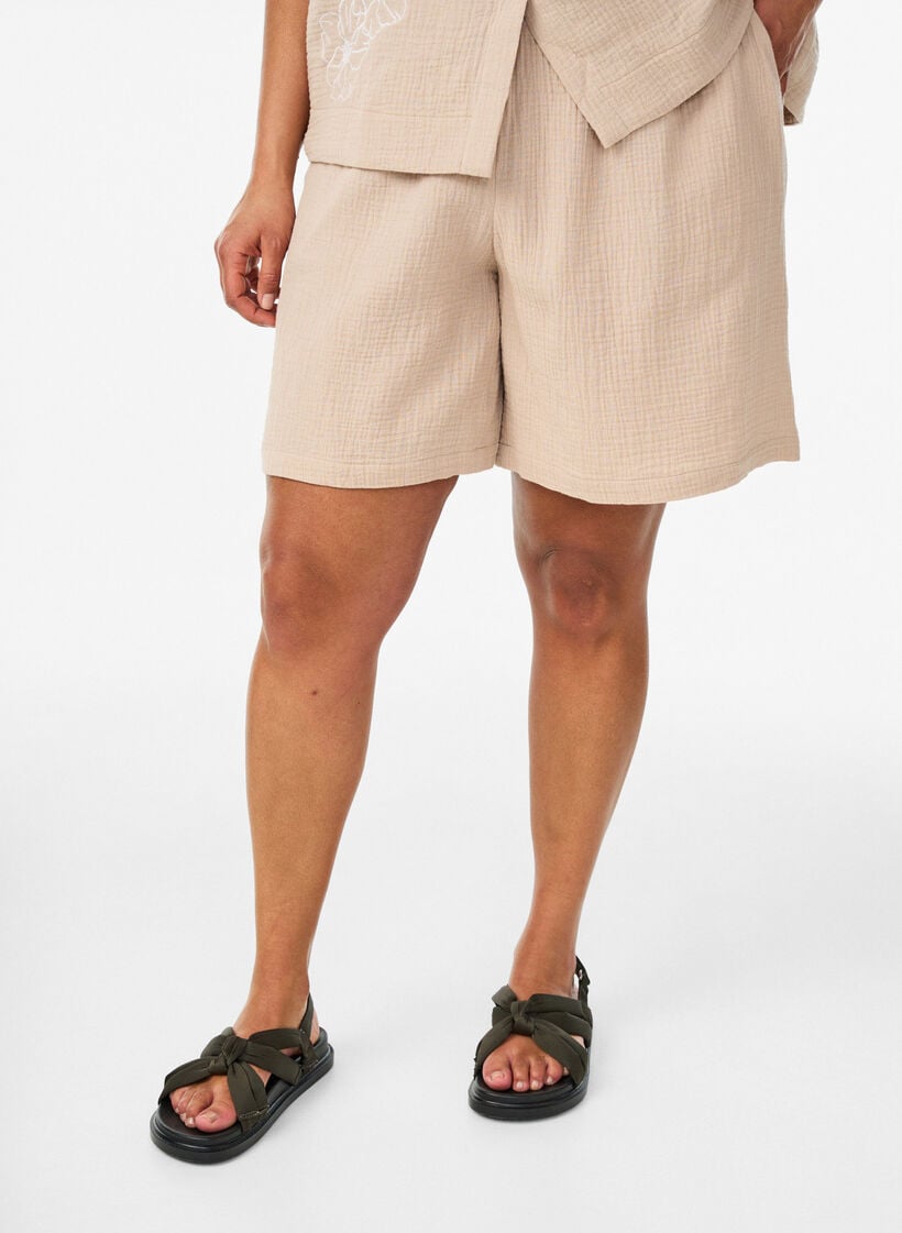 Skjorta i bomullsmuslin med broderade detaljer, Beige, Model image number 3