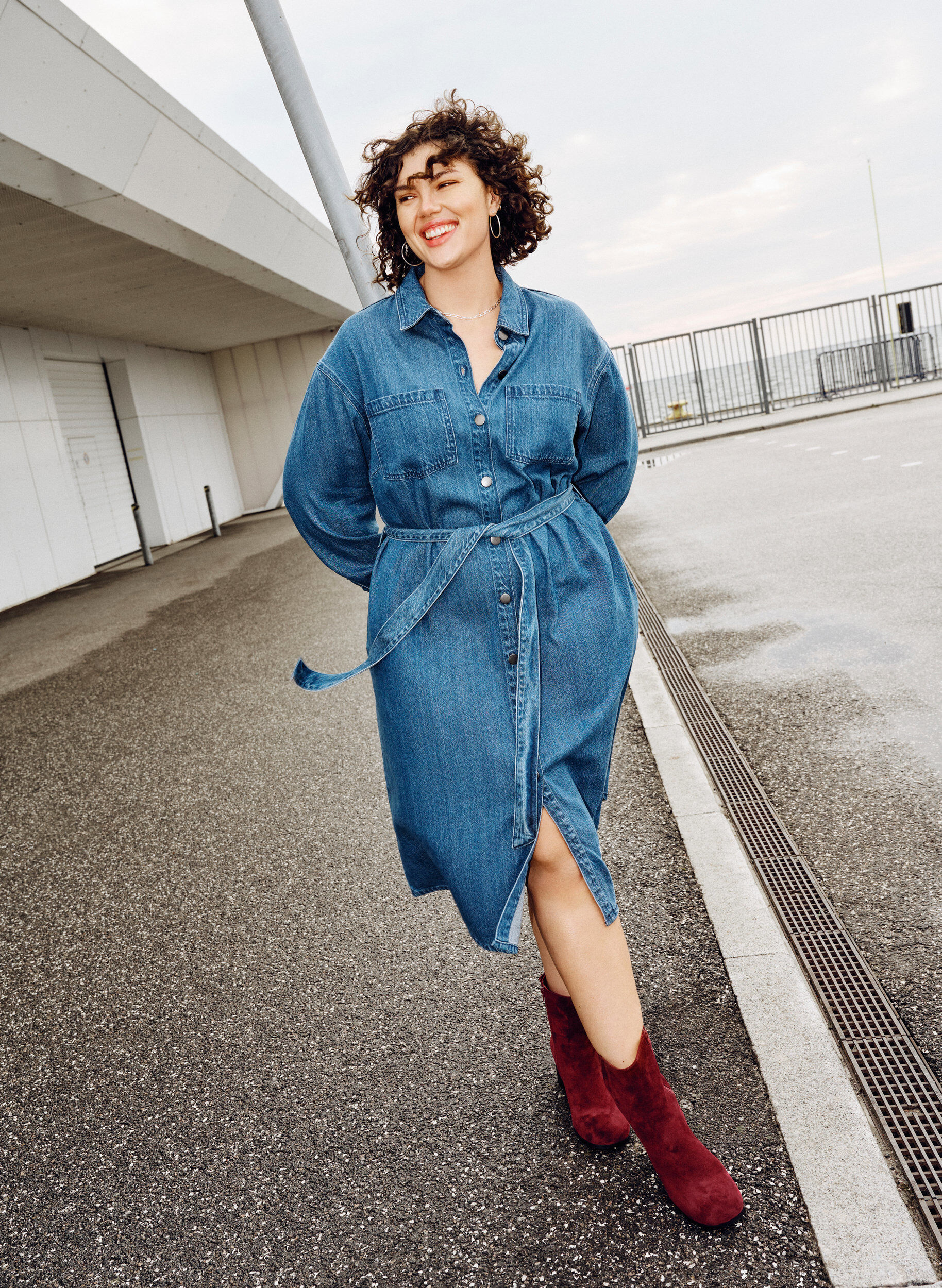 Zizzi Denimskjortkl&auml;nning med knytsk&auml;rp och sidfickor, Bl&aring;, Image image number 0