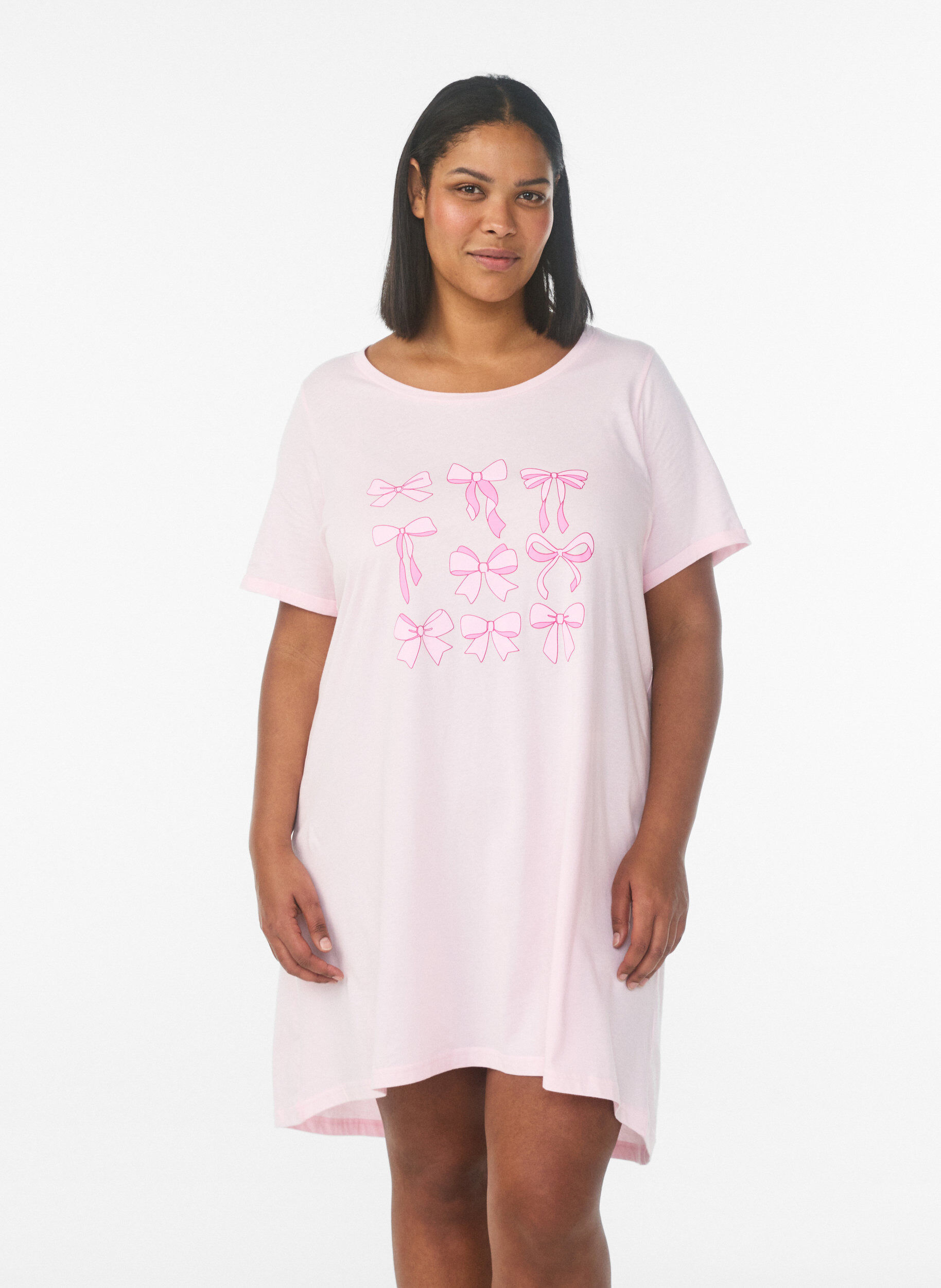 Kort&auml;rmat nattlinne i ekologisk bomull, Rosa, Model