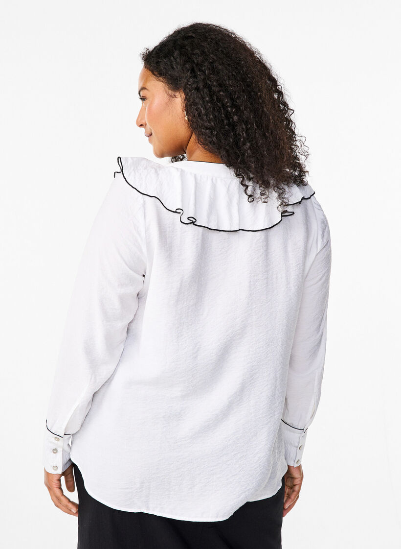 Långärmad skjortblus i viskos med volang, Vit, Model image number 2